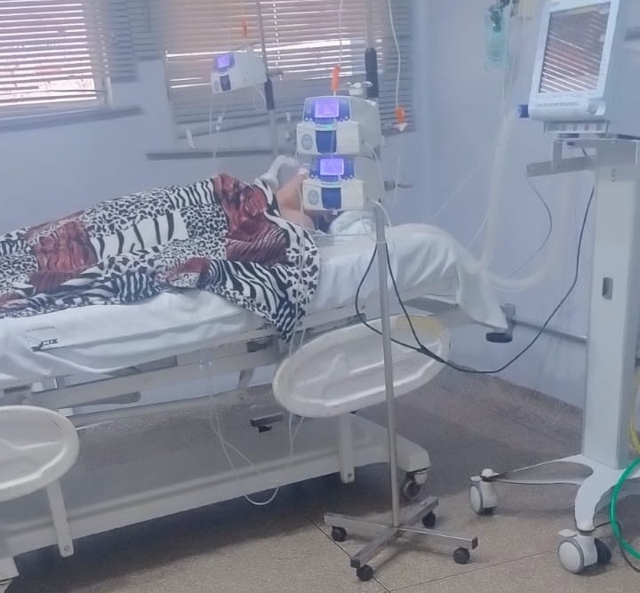 ABSURDO - Homem intubado no Ana Adelaide luta por transferência urgente