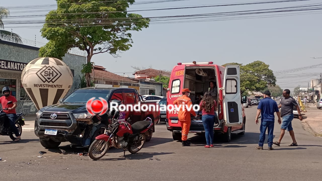 NA ABUNÃ: Motorista de Hilux invade cruzamento e provoca acidente com motociclista 