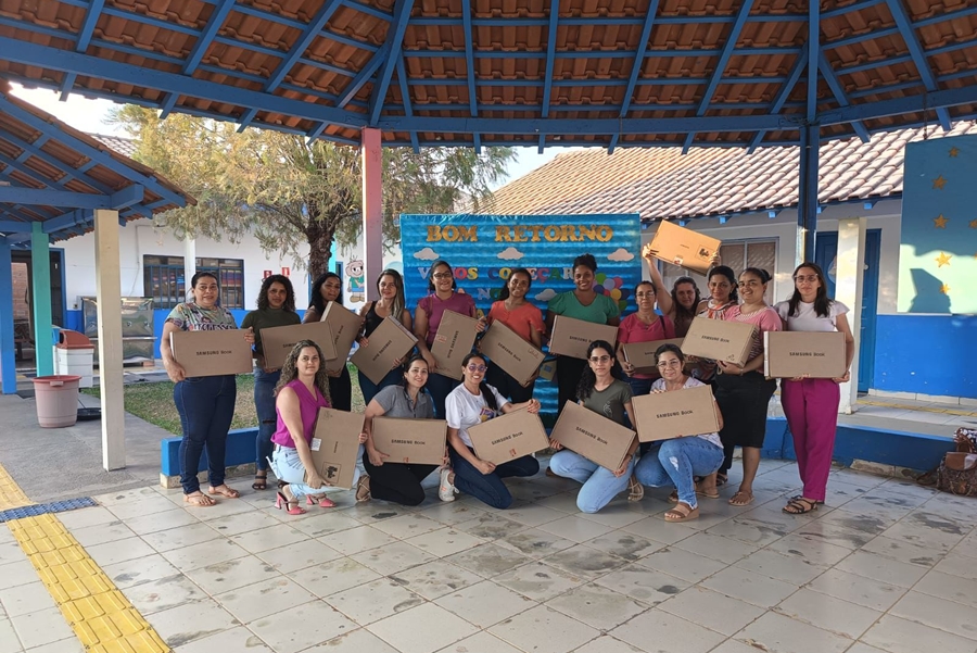 ISMAEL CRISPIN: Ação do deputado garante 160 notebooks para os professores de Cujubim