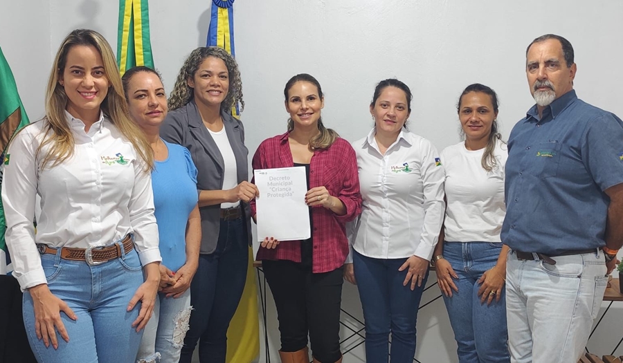 'CRIANÇA PROTEGIDA': Comissão de pais entrega minuta de decreto municipal à prefeita de Ariquemes