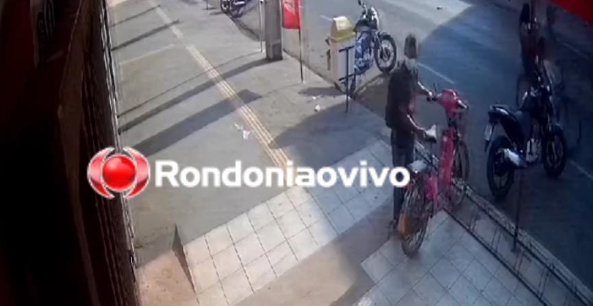 VÍDEO: Ladrão de bicicleta elétrica é flagrado agindo na frente da loja Americanas