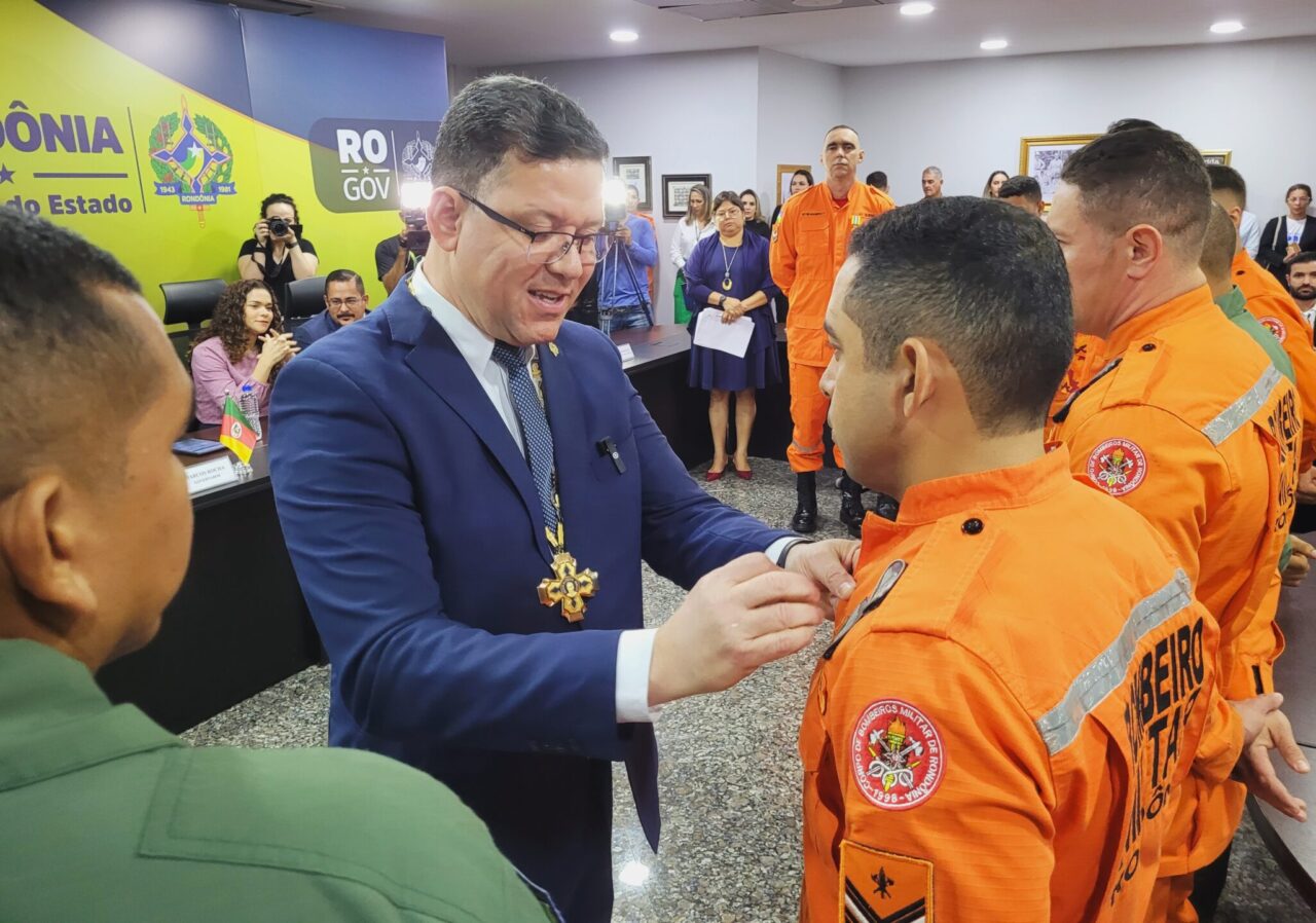 MARCOS ROCHA: Governador homenageia profissionais que prestaram socorro às vítimas de RS