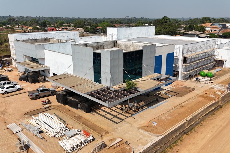 TAÍSSA SOUSA: Deputada acompanha avanços nas Obras do Hospital Regional de Guajará-Mirim