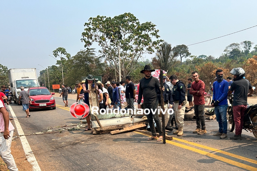 AO VIVO: Após prostesto e presença de advogado, moradores liberam bloqueio na BR-319