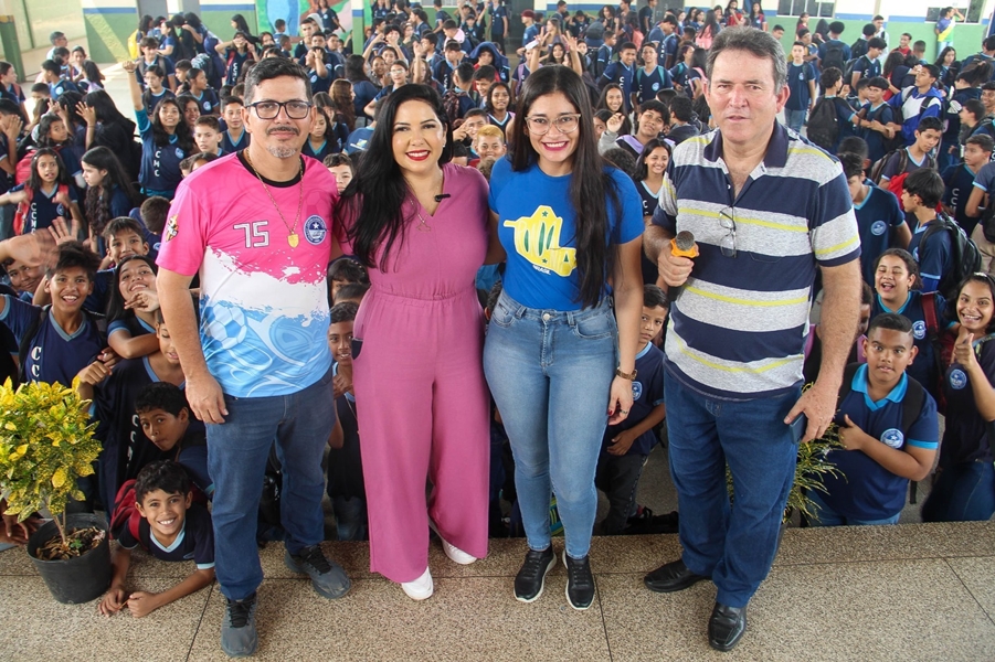 EMPREENDEDORISMO EM FOCO: Cristiane Lopes palestra aos estudantes da Escola Capitão Cláudio-RO