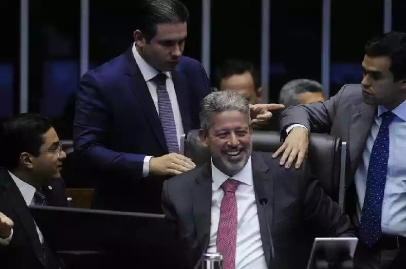 CONGRESSO NACIONAL: Emendas parlamentares pioram execução das políticas, diz especialista