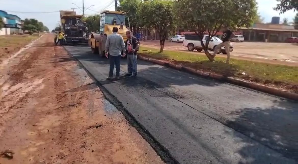 MÁRCIO PACELE: Vereador acompanha início de obra de recapeamento em Nova Califórnia