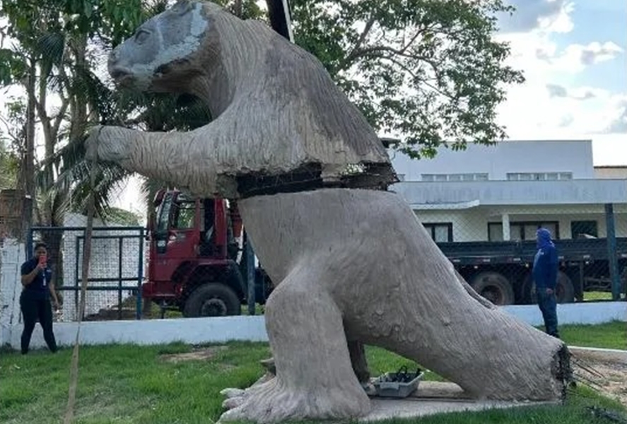 ATRAÇÃO: Capital ganha escultura de preguiça gigante em tamanho real ...