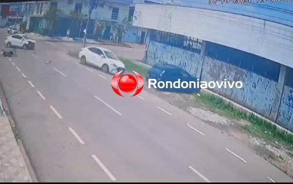 NO CENTRO: Vídeo mostra Gol invadindo prédio após colisão envolvendo três veículos 