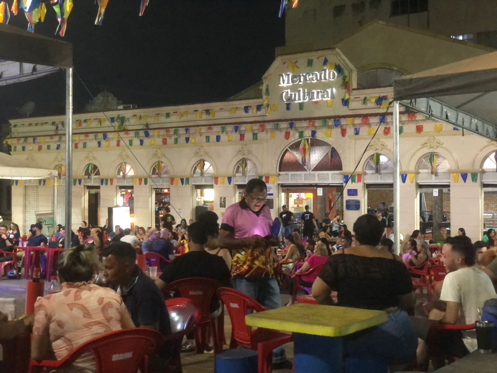 GRATUITOS: Shows de pagode, samba, MPB e forró pé de serra no Mercado Cultural