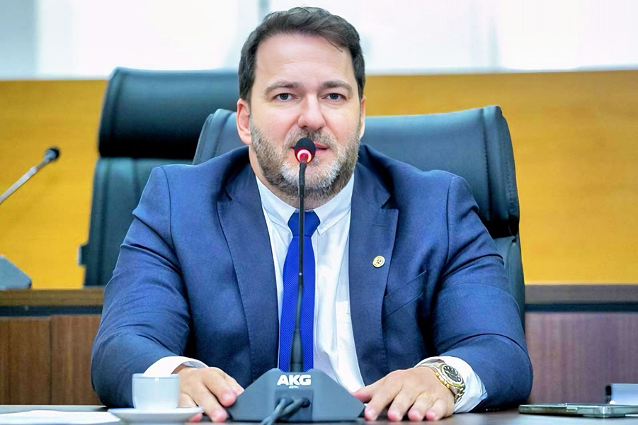 ALEX REDANO: Deputado indica ao Estado manutenção elétrica e telhado em escola