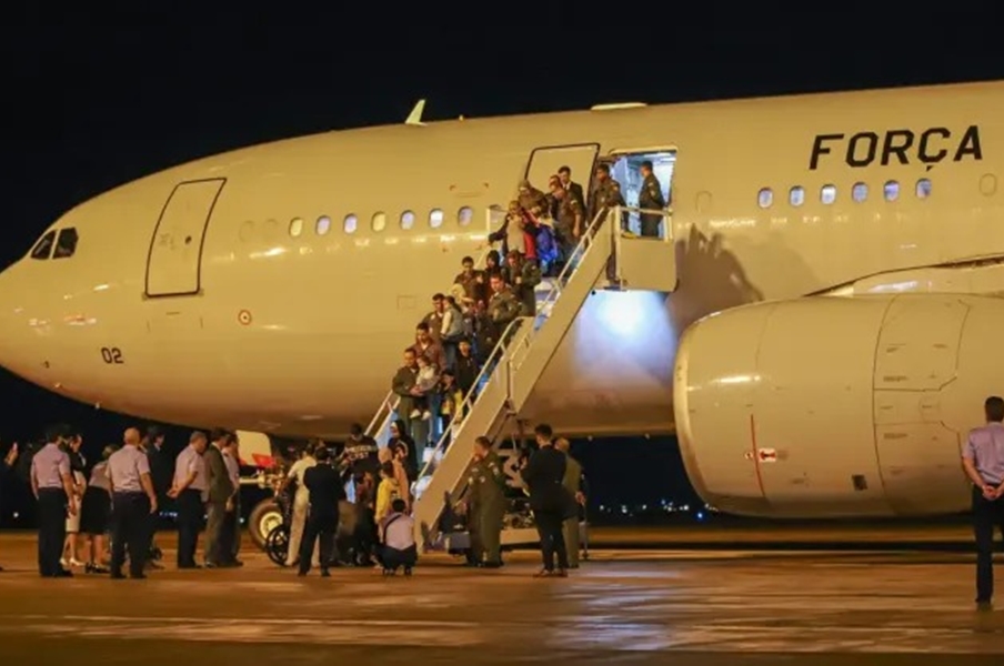 CASA: Mais um voo da FAB com 237 repatriados do Líbano chega ao Brasil