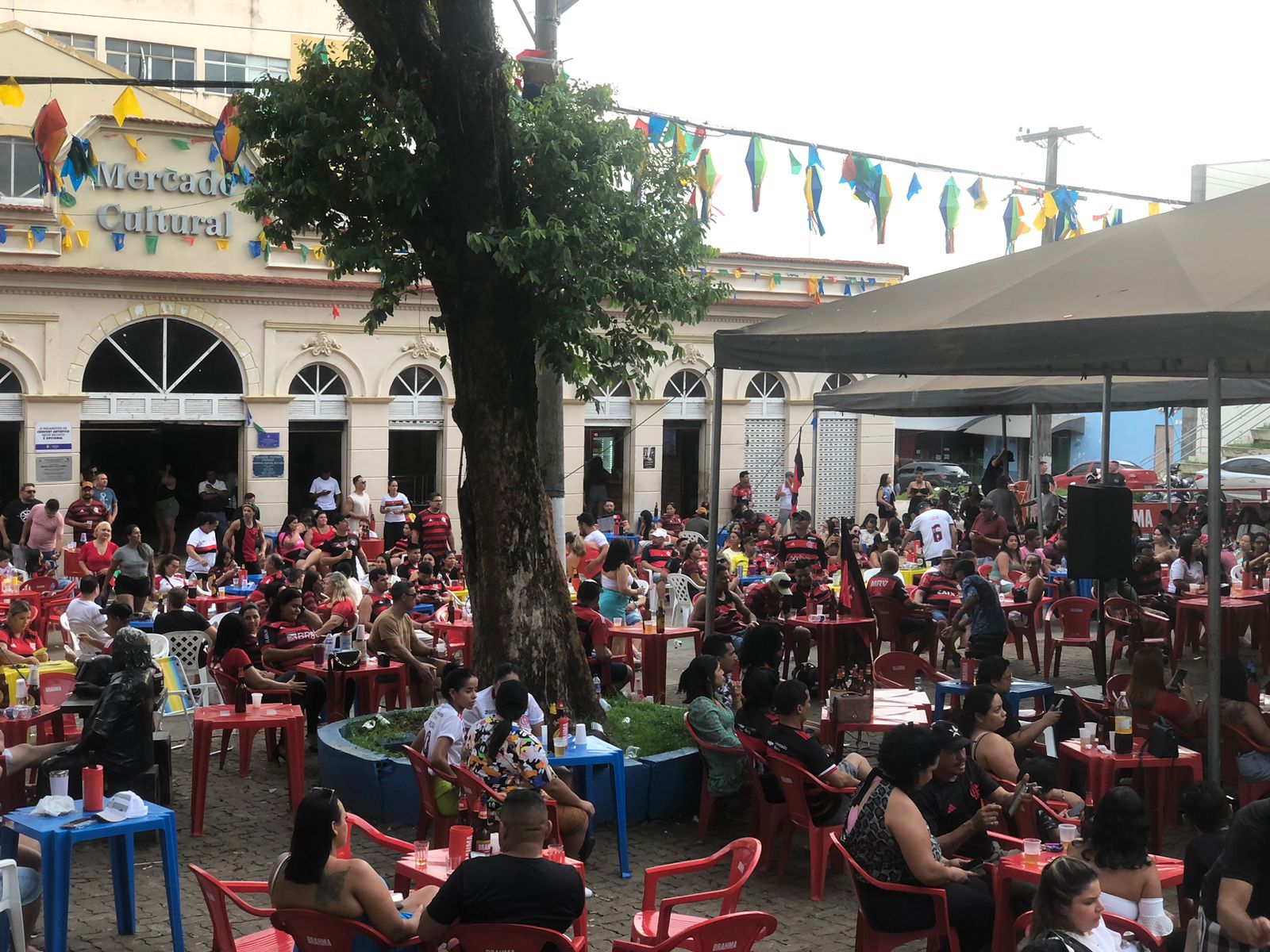 MERCADO CULTURAL: Beto Cezar e Grupo Pagode Na Veia neste final de semana 