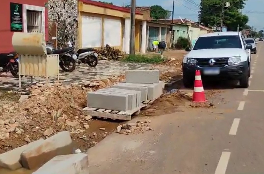 PEDIDO DE PROVIDÊNCIA: Moradores denunciam obras inacabadas e transtornos em ruas da capital