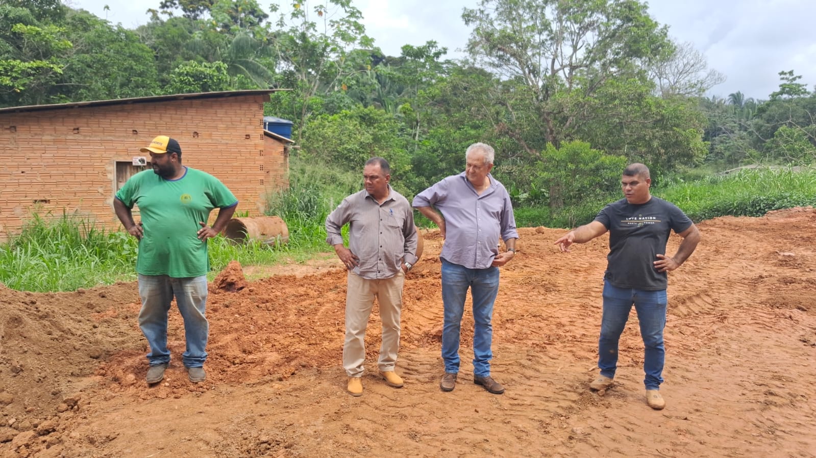 SETOR CHACAREIRO: Serviços estruturantes são realizados na Estrada dos Periquitos 