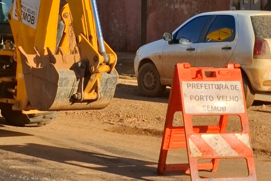 JÚNIOR QUEIROZ: Vereador tem serviços de tapa-buracos atendido na Avenida Calama