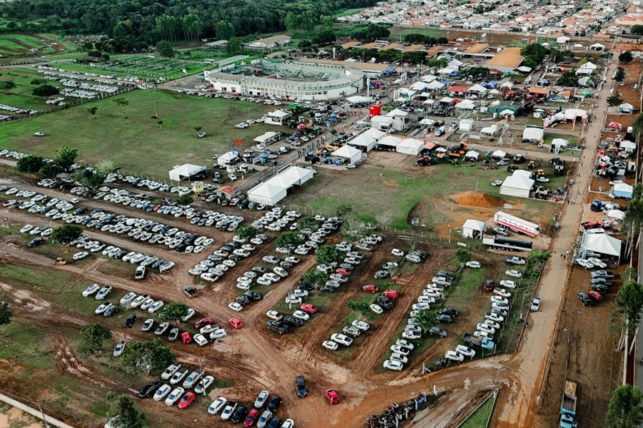 ATRAÇÕES: Edson & Hudson e Barões da Pisadinha são atrações da Sicoob Agroshow