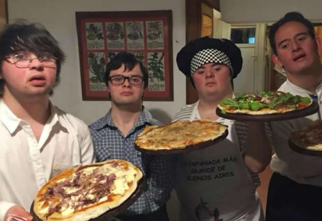 MAIOR SUCESSO: Sem empregos, amigos com Síndrome de Down abrem pizzaria 