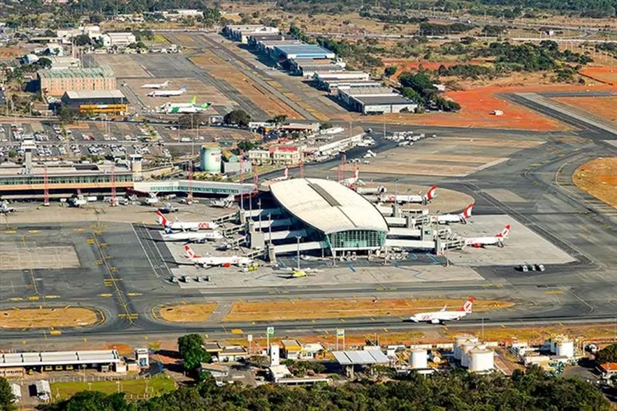 QUESTÕES TÉCNICAS: Avião da Azul pede prioridade de pouso em Aeroporto de Brasília 