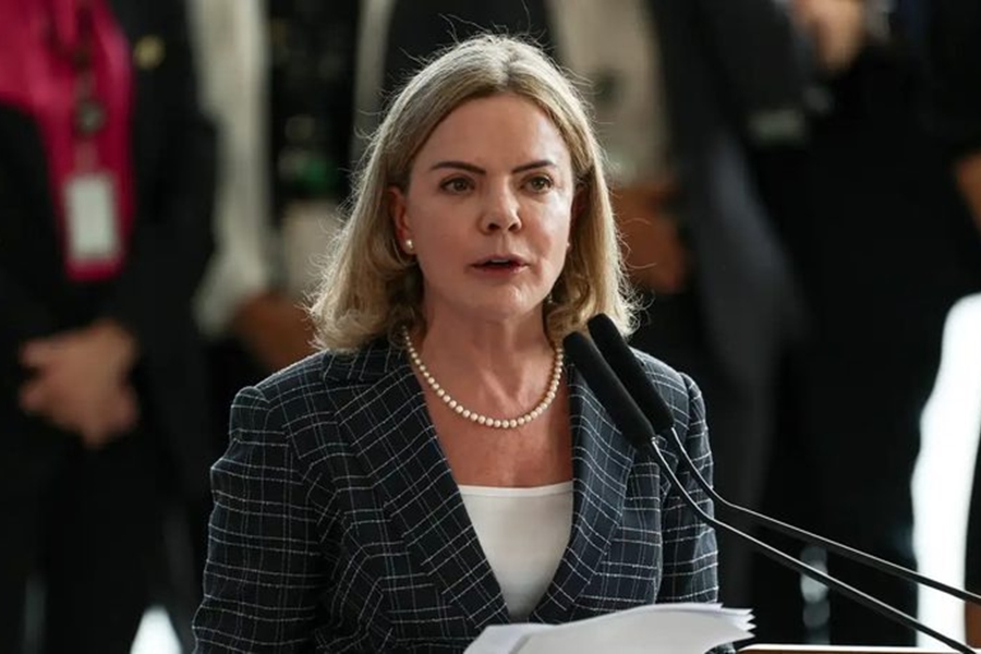 PLANALTO: Ministra Gleisi Hoffmann telefona para prefeitos brasileiros em Israel