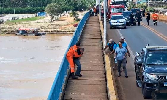 VÍDEO: Secretário de segurança participa de negociação na ponte do rio Madeira