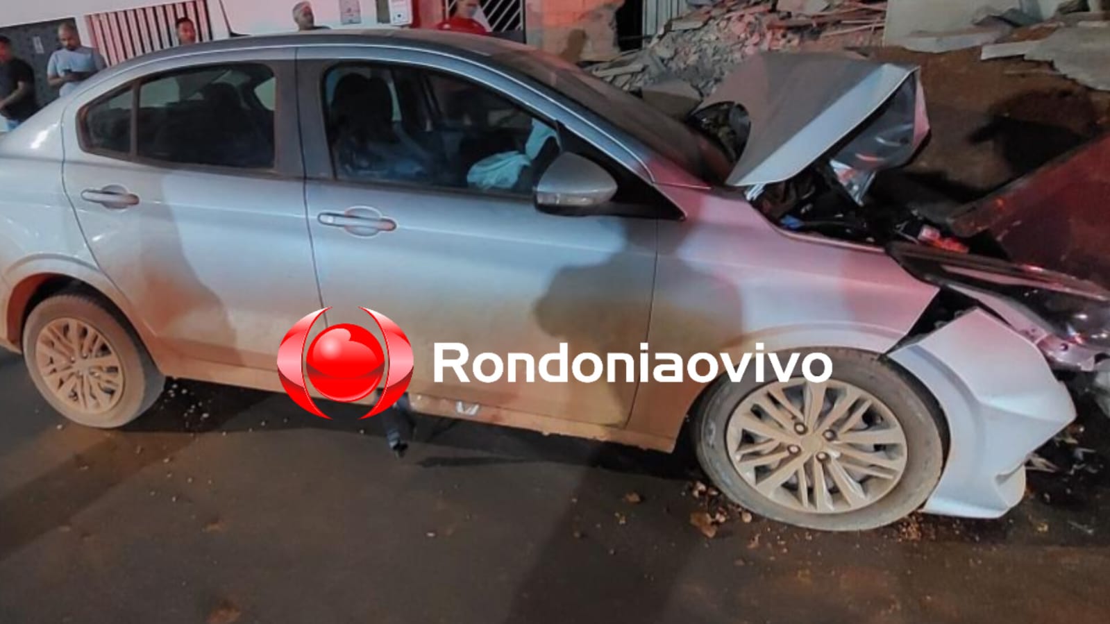 NA PAU FERRO: Motorista foge após destruir veículo em lixeira papa entulhos 