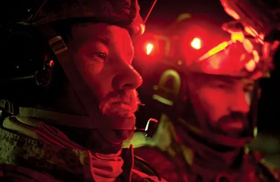 DICAS DE FILMES: O tenso 'A hora mais escura' e o brutal suspense 'Segredos nas paredes' - Por Marcos Souza 