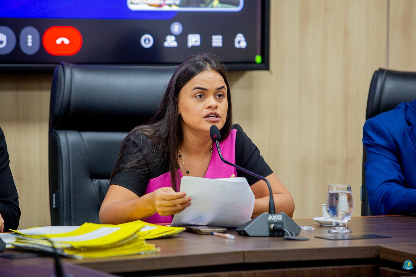 TAÍSSA SOUSA: Deputada protocola PL que controla trânsito de crianças no transporte escolar