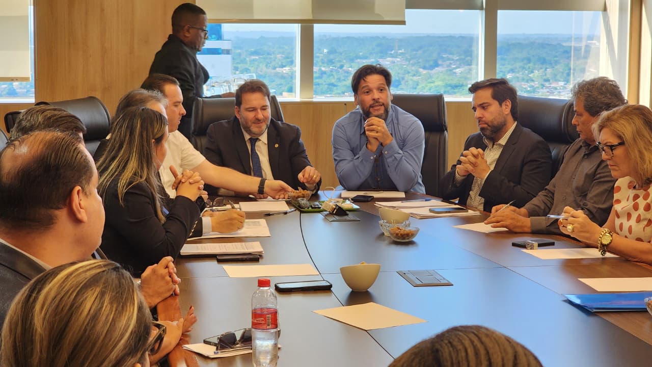 DELEGADO CAMARGO: Deputado participa de reunião para tratar da crise na saúde em RO