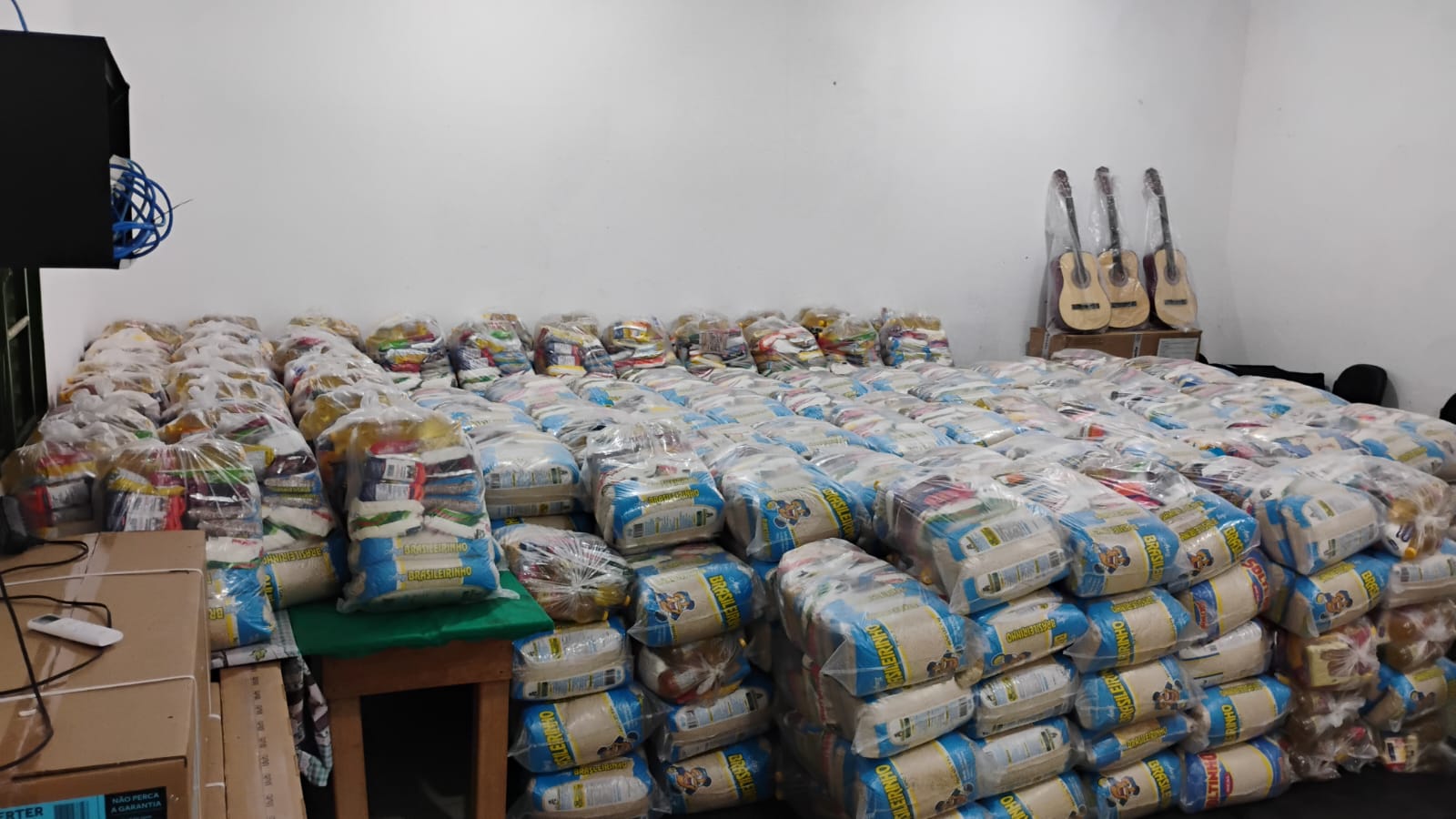 LUCAS TORRES: Itapuã do Oeste recebe mais de mil cestas básicas adquiridas com recurso do dep.