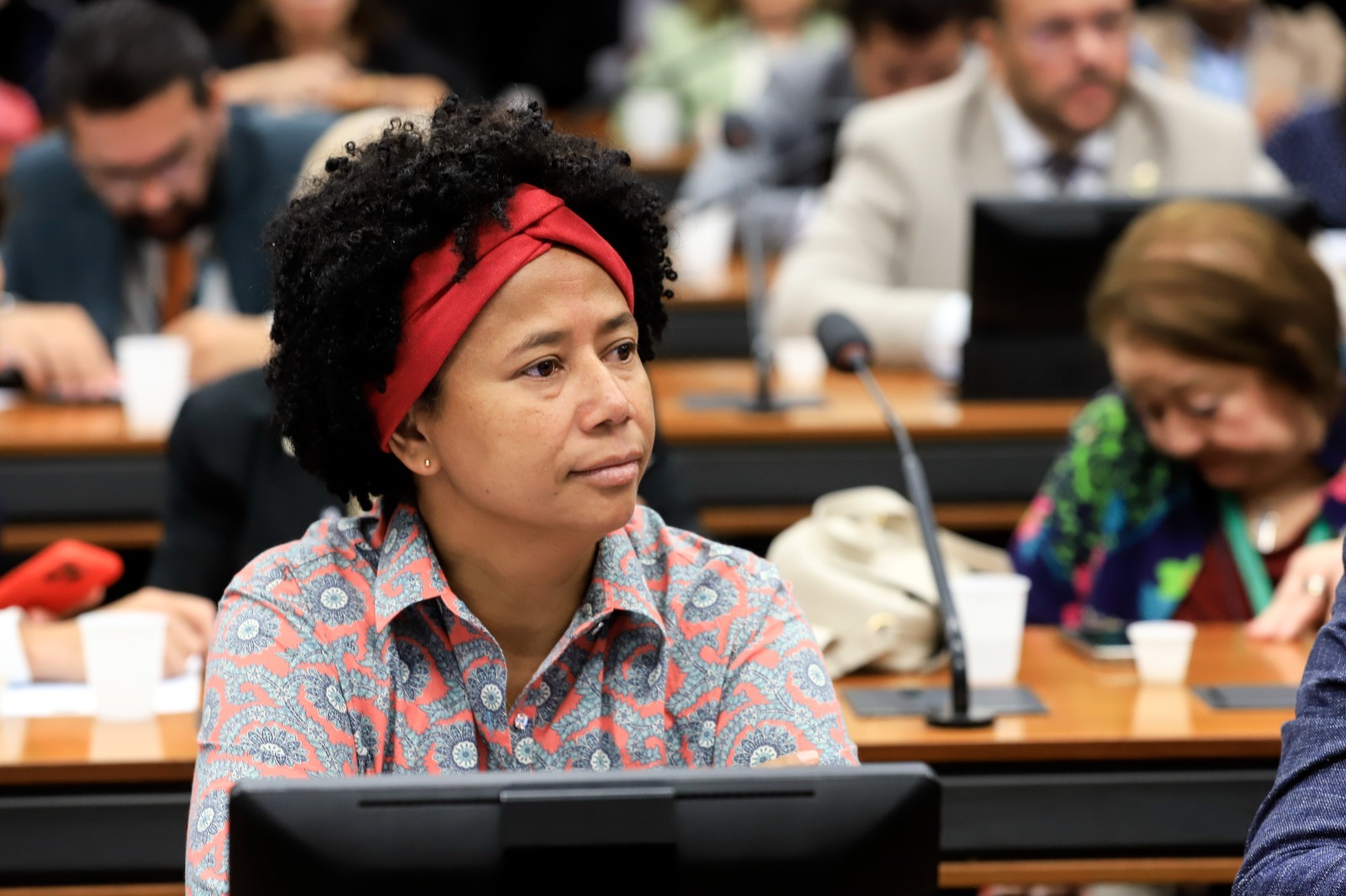 SILVIA CRISTINA: Relatório favorável à criação do Banco de Intérpretes de Libras é aprovado