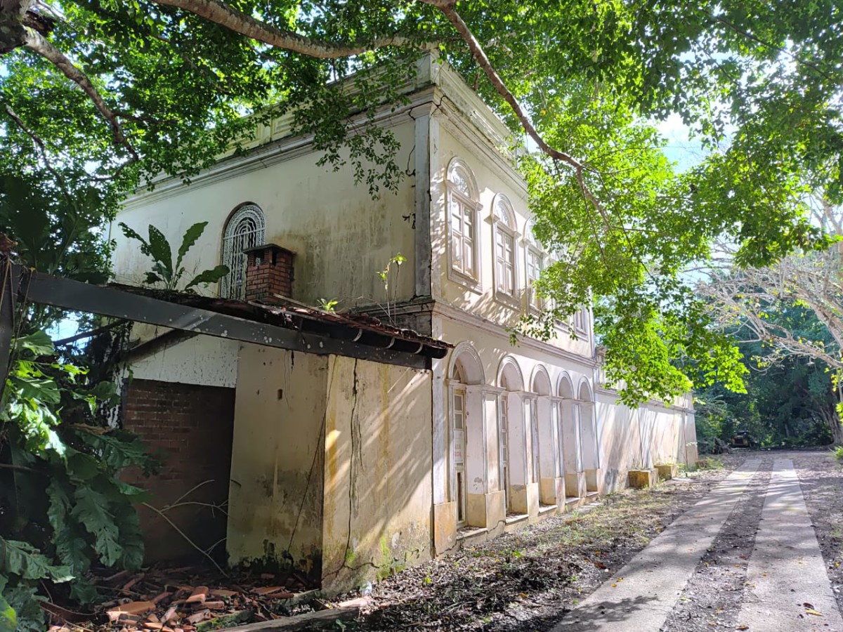HISTÓRIA EM RUÍNA: Casarão dos Ingleses sofre furtos e corre risco de desaparecer em Porto Velho