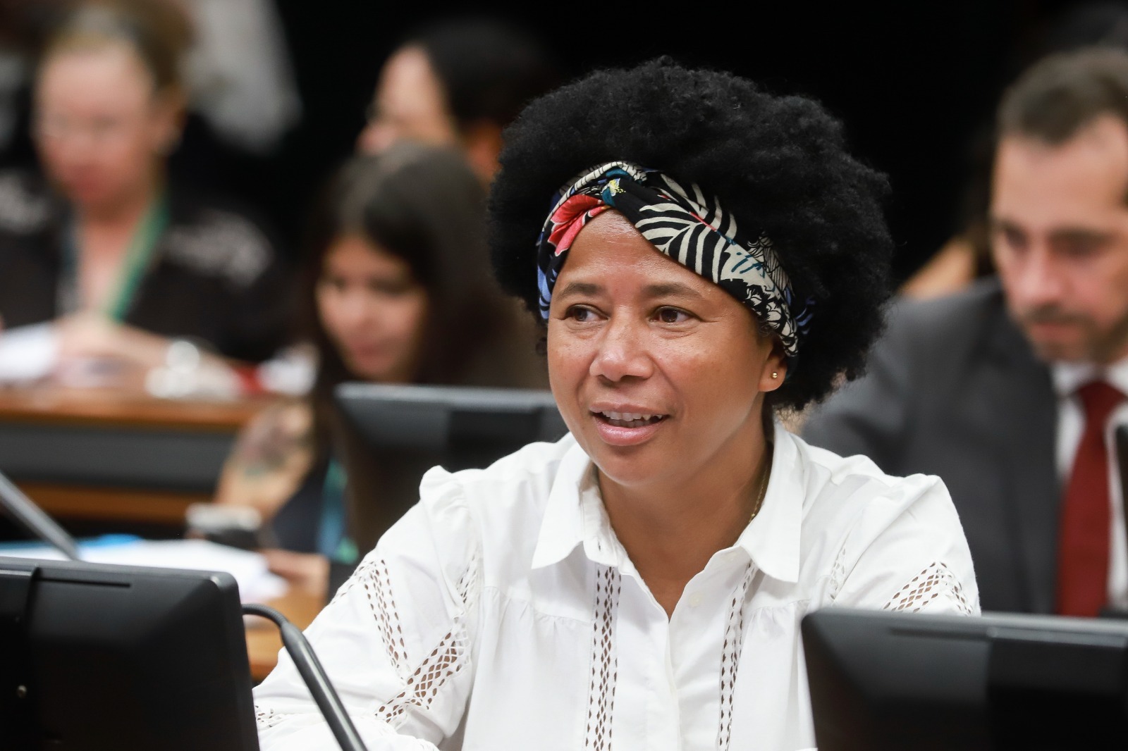 SILVIA CRISTINA: Projeto Casa da Comunidade inicia turma de manicure e pedicure em Ariquemes