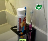 ALERTA: Escovas de dentes na casa de banho podem causar contaminação fecal 