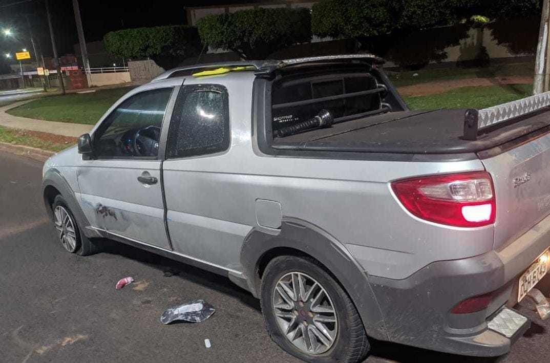 CIDADE DO LOBO: Criminosos roubam carro e  celulares de quatro pessoas no portão de casa