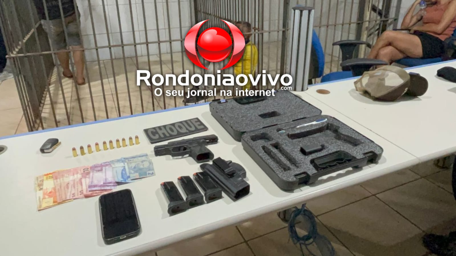 PRÓXIMO AO CPA: Mototáxi, mulher e comparsa são presos tentando vender arma