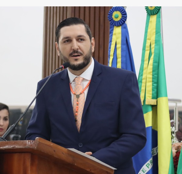 SEM CENSURA: Juiz nega indenização e retratação a vereador contra sites