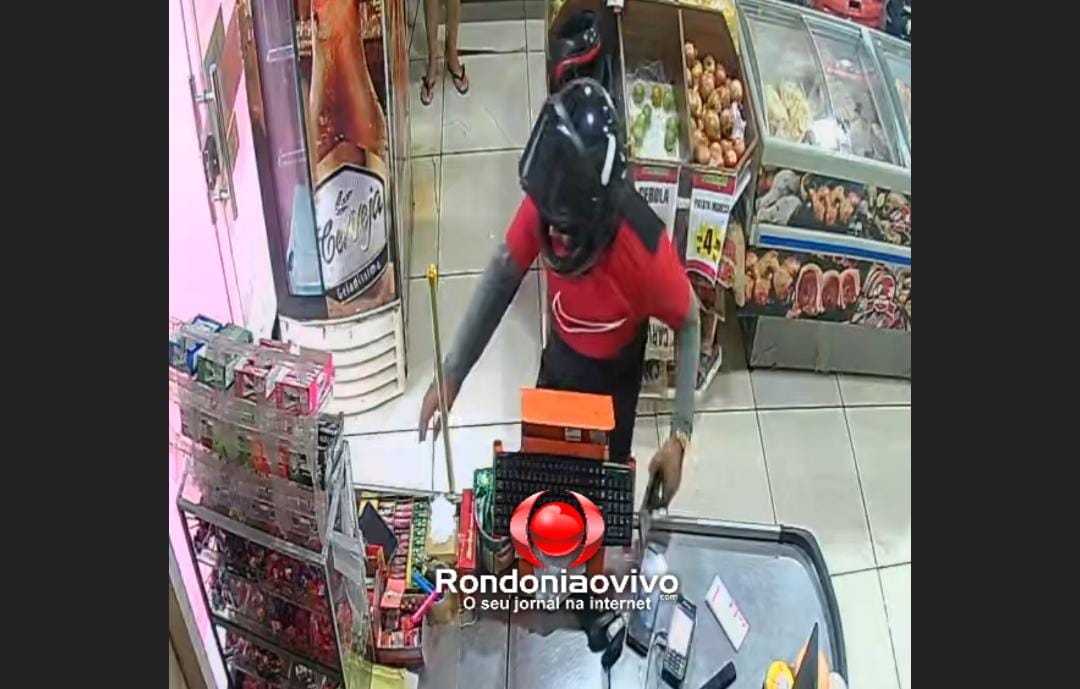 VÍDEO: Criminoso invade casa de carne e rouba cordão de ouro e celulares