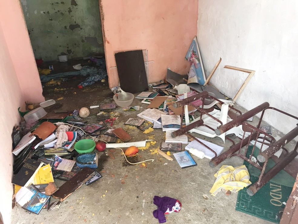 SEM ORGIA: Homem é agredido ao chamar namorada para ficar com amigo dele