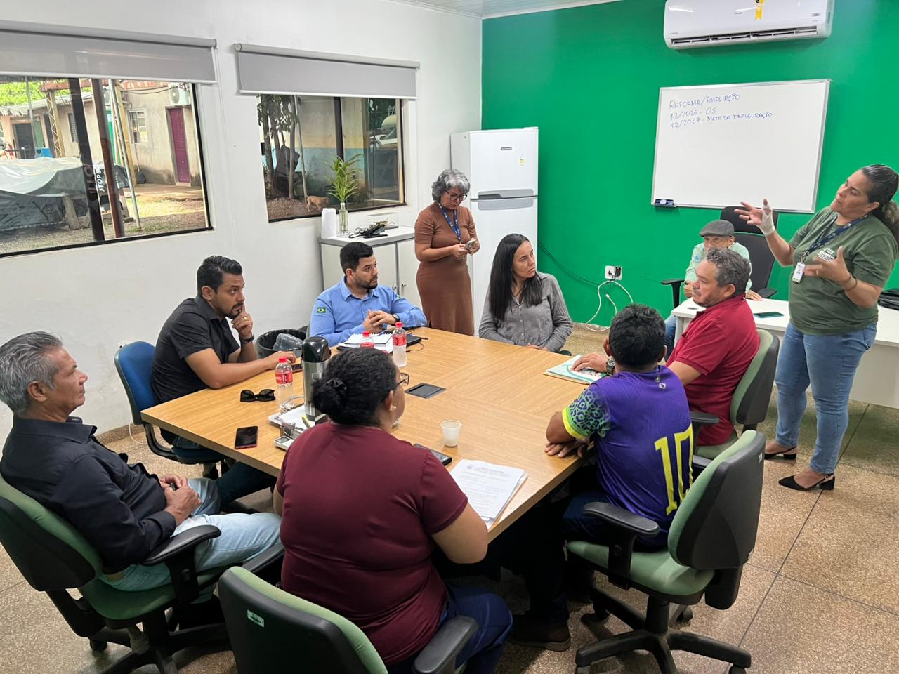 DR. GILBER: Vereador se reúne com secretário de agricultura e produtores 