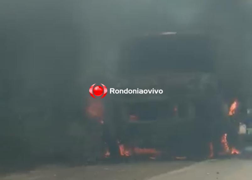 VEJA: Caminhão é destruído por incêndio na BR-364