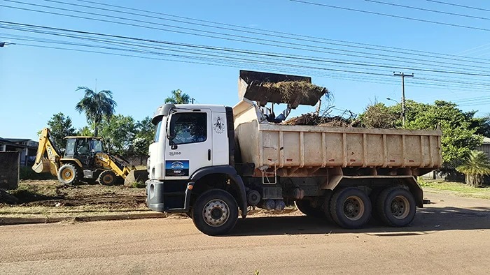 'CIDADE LIMPA': Prefeitura de Chupinguaia reforça limpeza urbana e conscientização ambiental