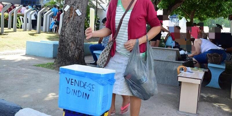 NADA ESCAPA: Falso cliente assalta idosa de 72 anos que vendia dindin na zona Sul 