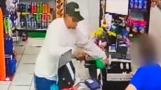 NA CALAMA: Supermercado é alvo de assalto e bandido rouba até brincos de funcionária
