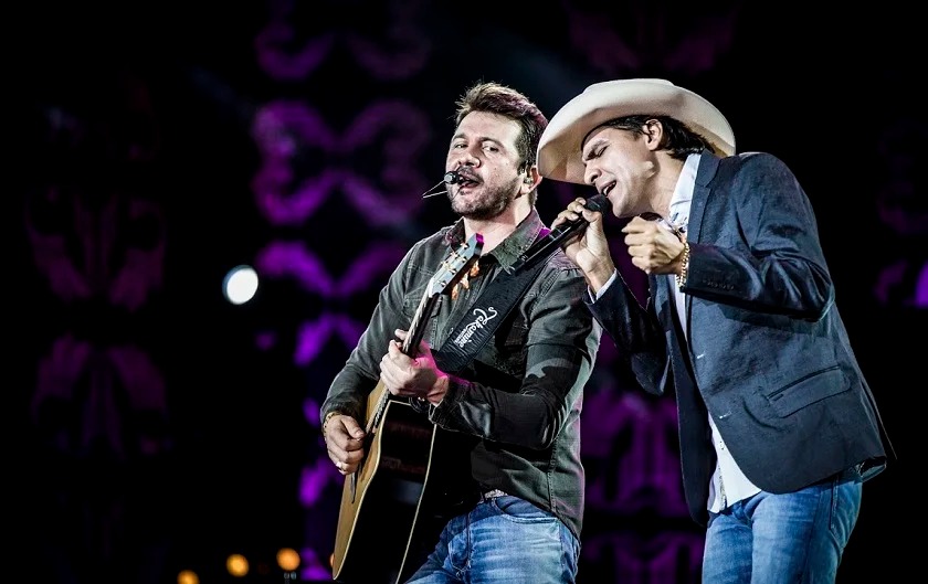 FESTA CULTURAL: Jads e Jadson confirmam show em Espigão d'Oeste para a Feira Café com Milho