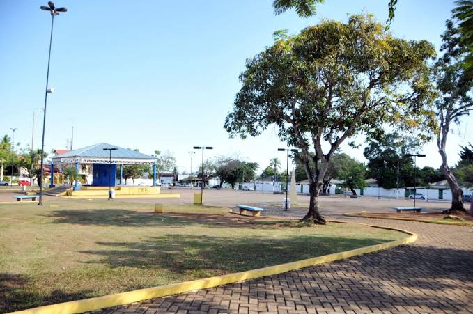 RENDIDO: Estudante é alvo de roubo na praça Aluísio Ferreira em Porto Velho