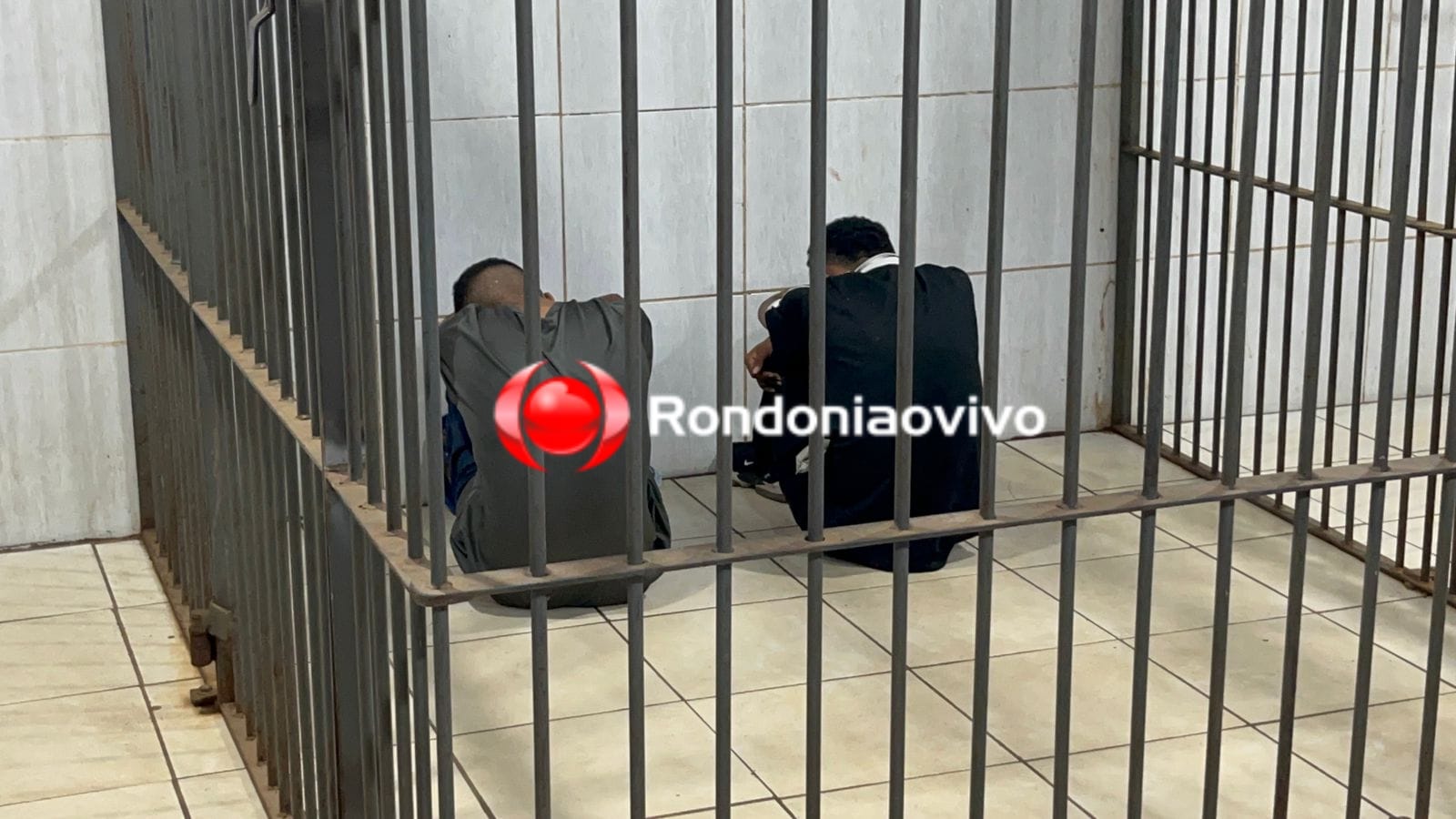 ROUBOU ESTUDANTE: Dupla é interceptada tentando fugir de ônibus após assalto em praça