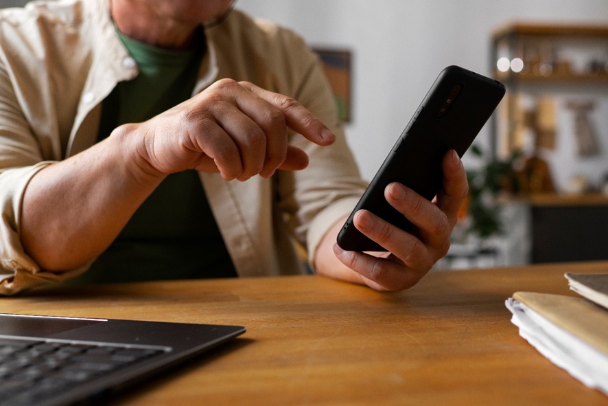 GOLPE DIGITAL: Delegada alerta sobre contas falsas no WhatsApp usadas para aplicar golpes