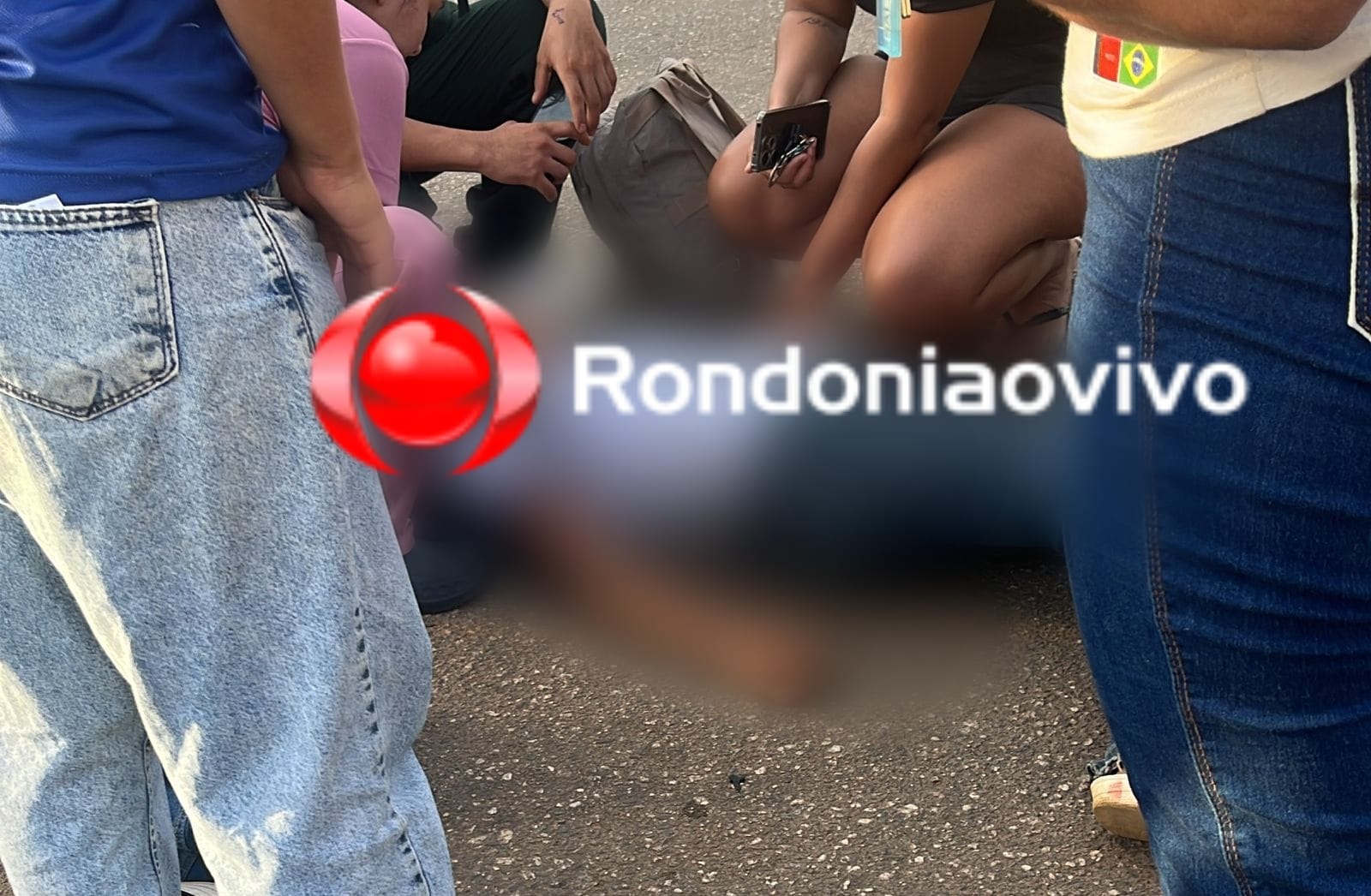 URGENTE: Estudante fica desacordada ao ser atropelada por carro 