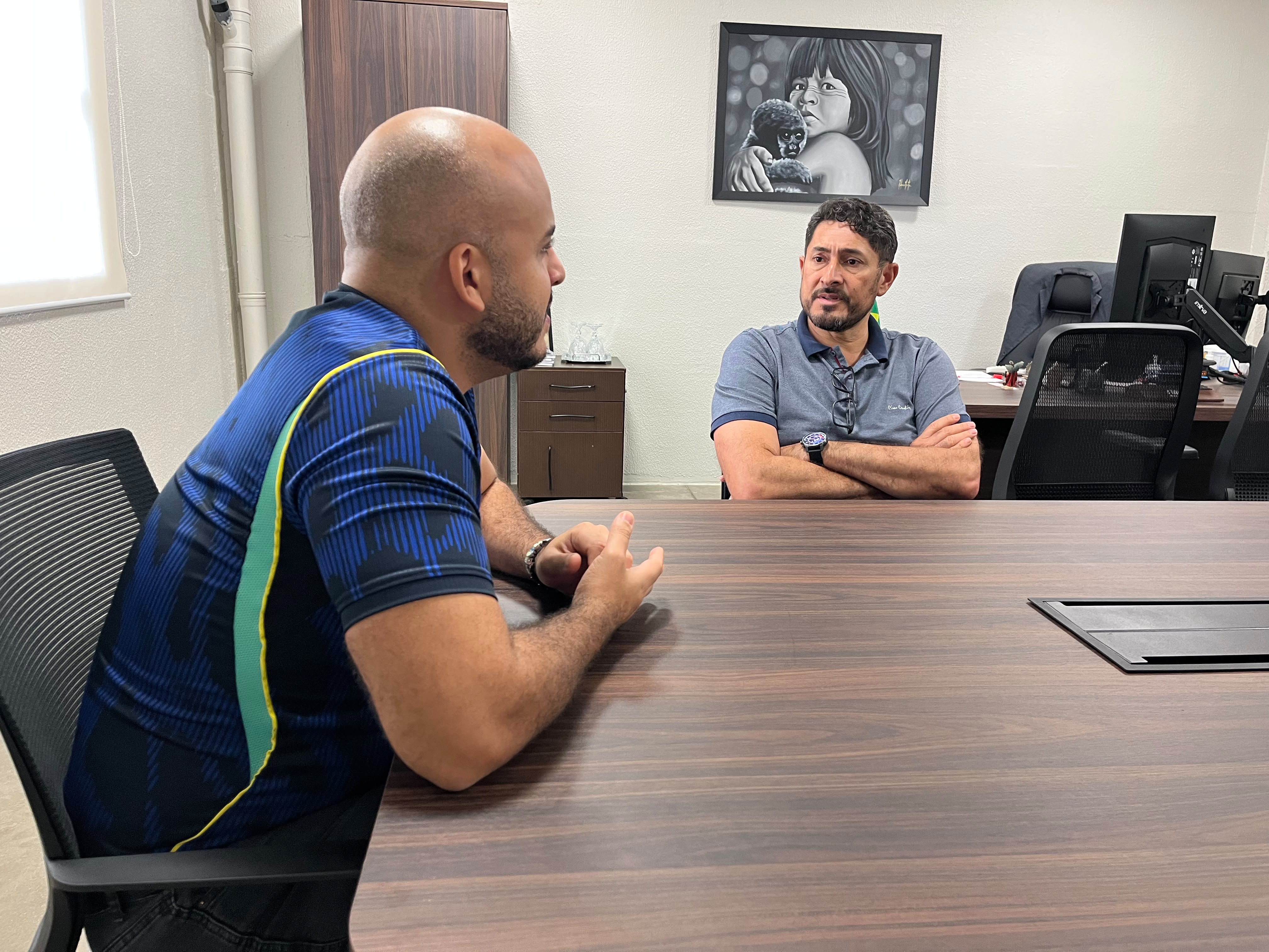  MÁRCIO PACELE: Vereador acompanha projeto do complexo esportivo de Extrema em reunião na SMCL
